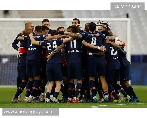 多特蒙德与巴黎圣日耳曼首回合激战回顾与精彩瞬间分析